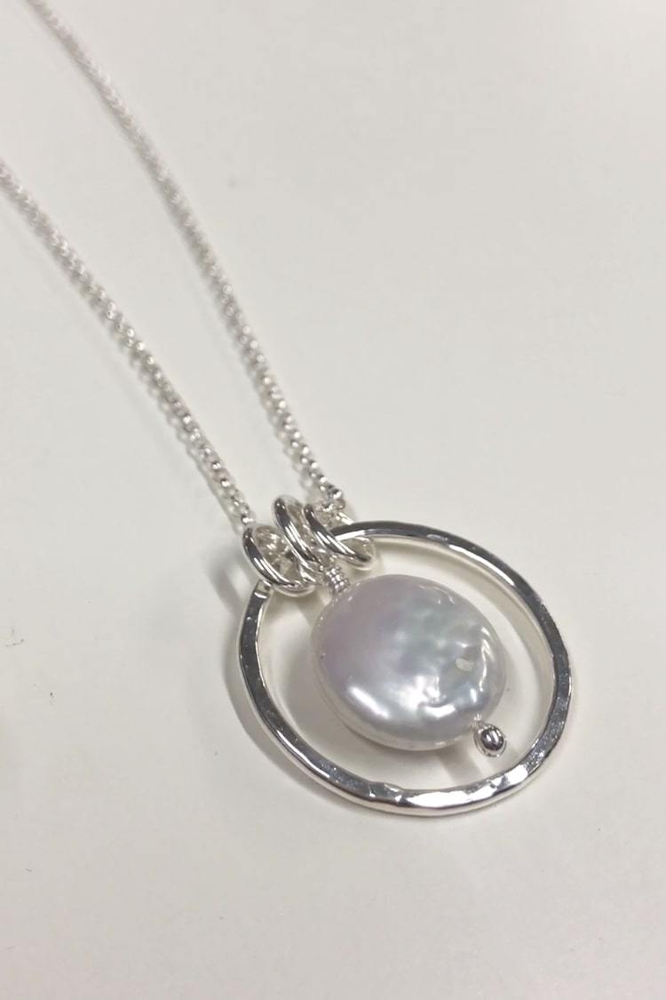 Sterling Silver Hammer Textured Coin Pearl Necklace