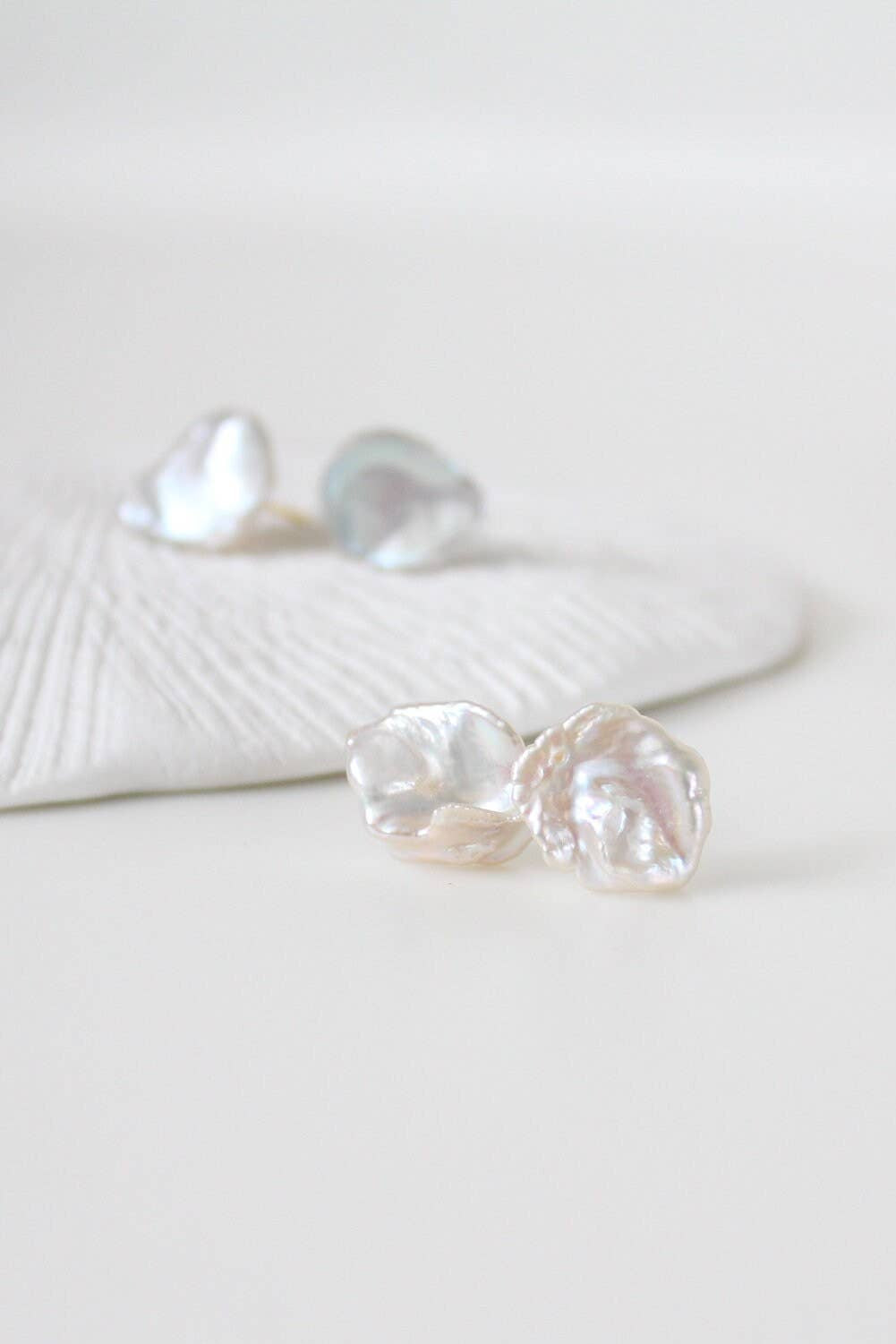 Flower Petal Keshi Pearl Earrings (1E14a)