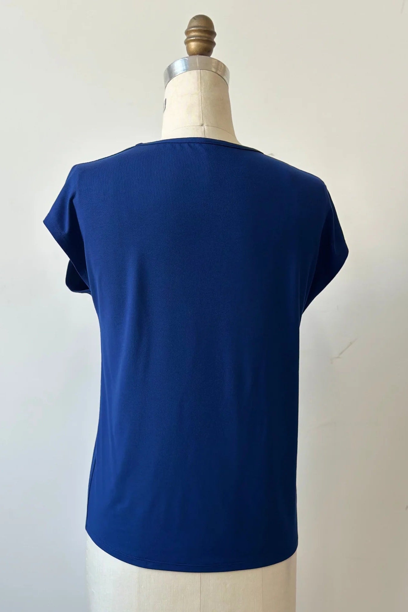 A back view of the Eowyn T-Shirt by Kollontai in Admiral is shown on a white mannequin against a white background